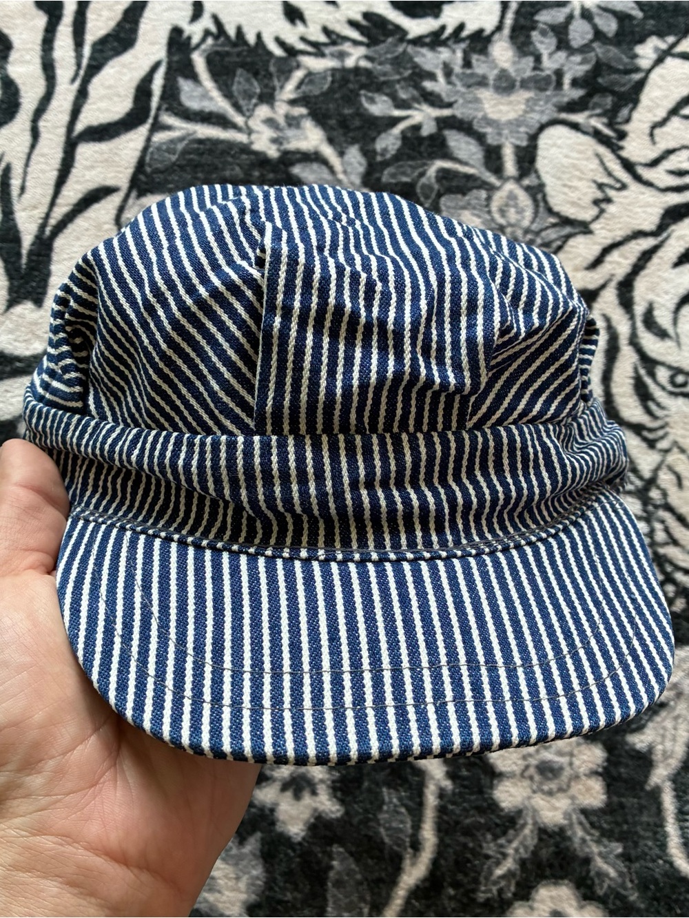 002 - VINTAGE 80s PIN STRIPE TRAIN CONDUCTOR STYLE CAP HAT